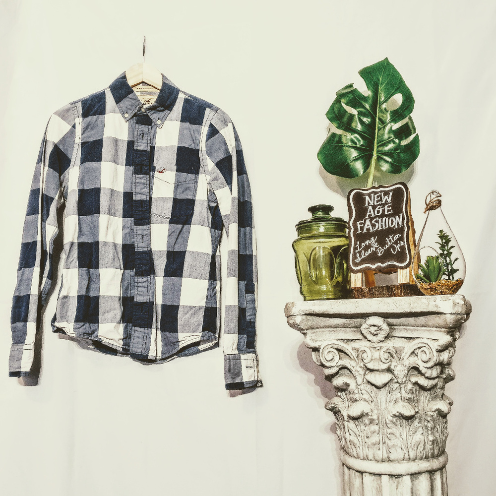 NAF SMALL HOLLISTER BUTTON DOWN SHIRT